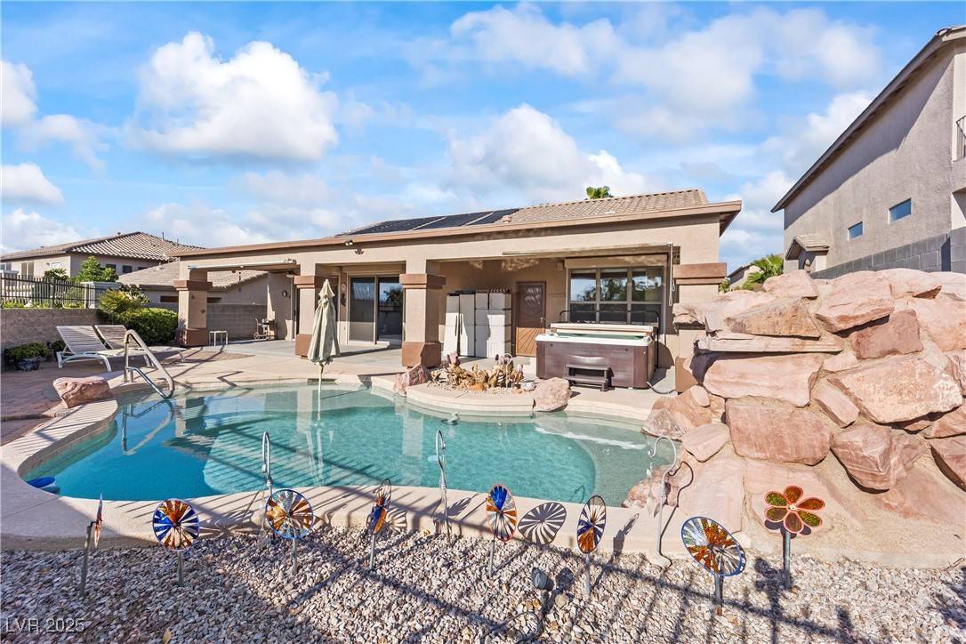 Henderson, NV 89052,517 Chance Cove DR