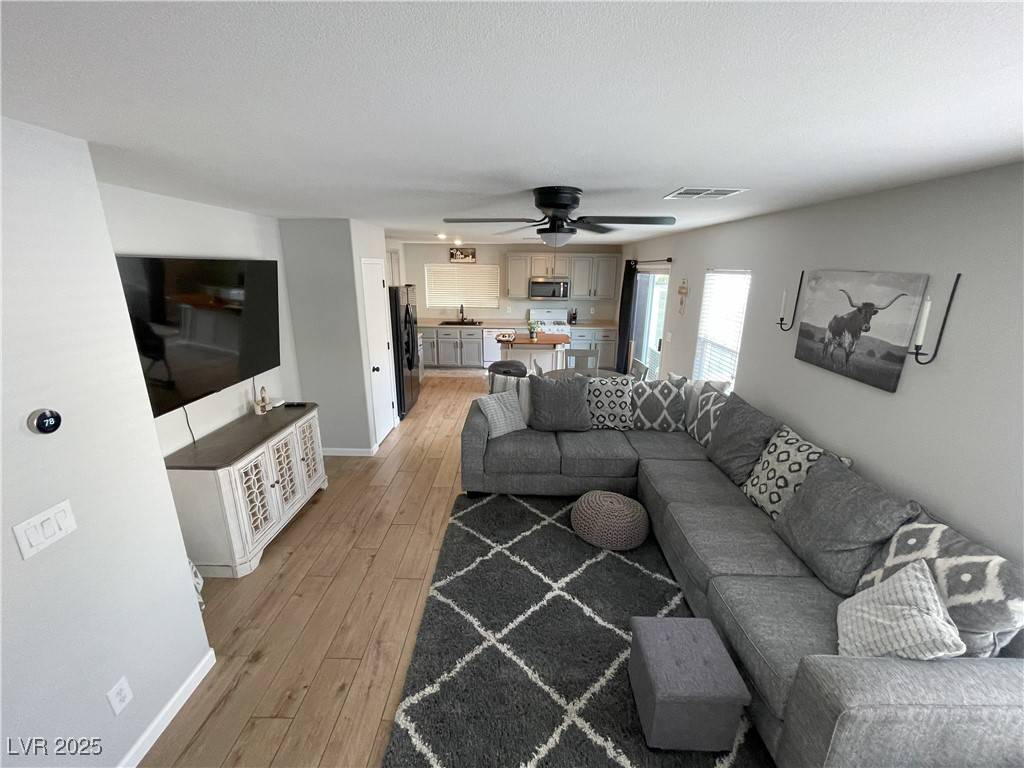 Las Vegas, NV 89183,10331 Ednor ST