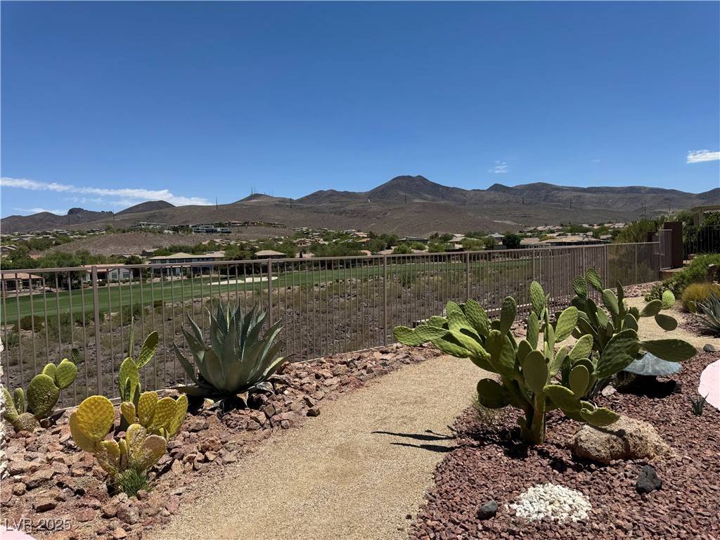 Henderson, NV 89052,18 Brookridge DR
