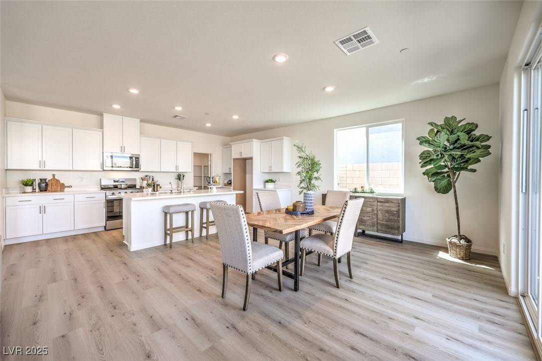 Henderson, NV 89011,549 Ruby Robin AVE #751
