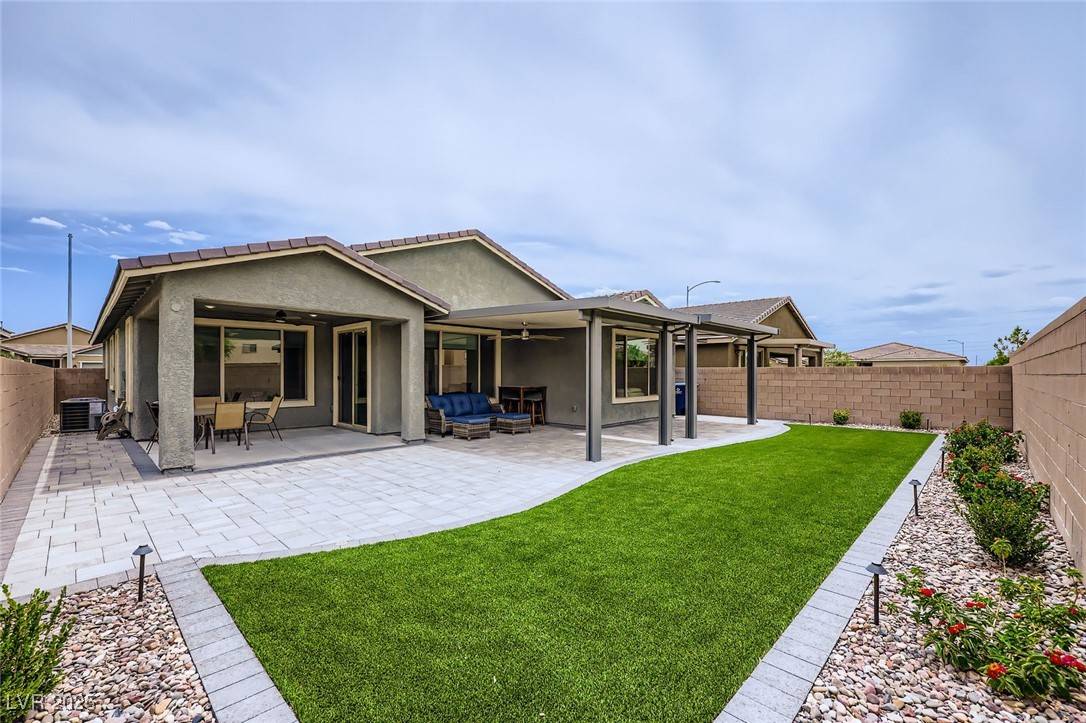 North Las Vegas, NV 89086,6519 Summershade ST