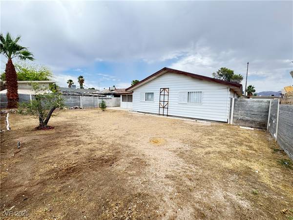 Las Vegas, NV 89115,4303 Paramount ST