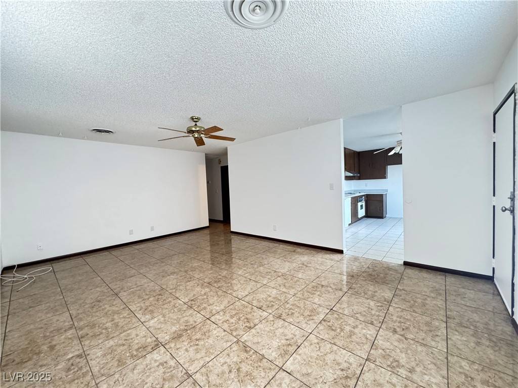 Las Vegas, NV 89115,4303 Paramount ST