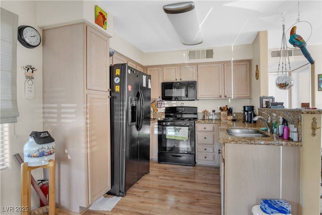 Las Vegas, NV 89120,5196 Mandalay Springs DR #101