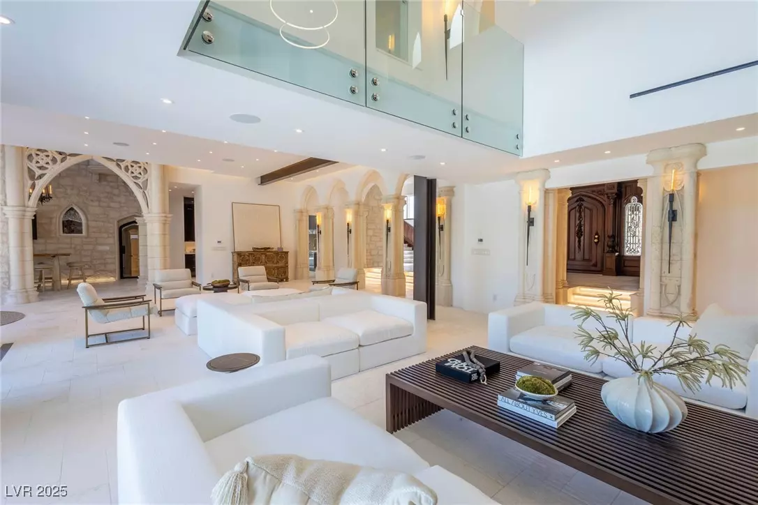 Las Vegas, NV 89117,2928 Coast Line CT