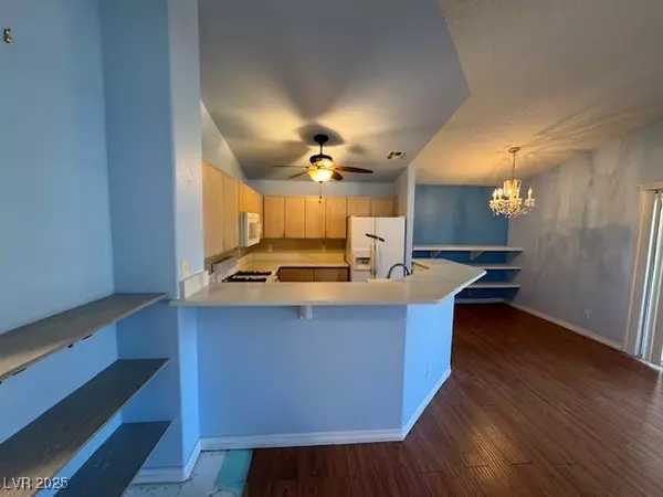 Las Vegas, NV 89145,7905 Ryandale CIR #201