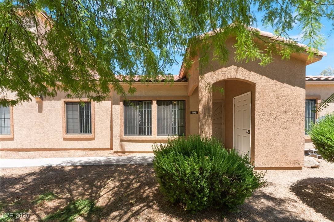 Las Vegas, NV 89108,2141 Hussium Hills ST #108