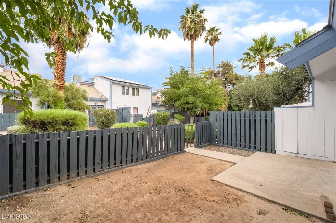 Las Vegas, NV 89121,4252 White Sands AVE