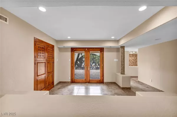 Las Vegas, NV 89117,7045 Edna AVE