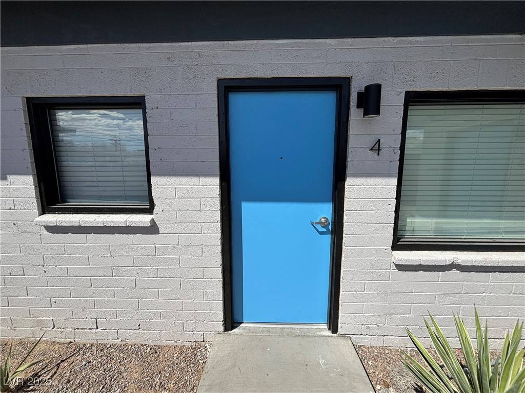 Las Vegas, NV 89101,218 S 11th ST #4