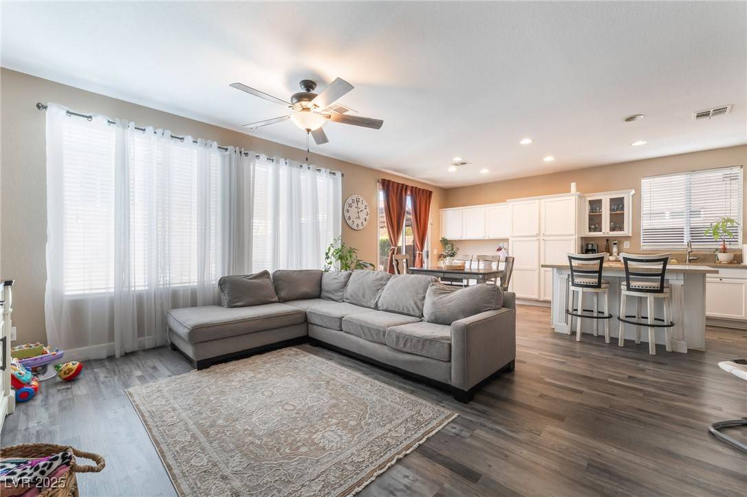 1014 Lone Pine River AVE, Henderson, NV 89002