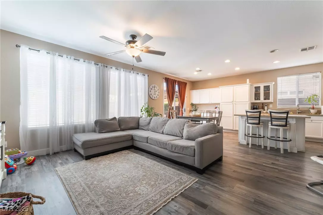 Henderson, NV 89002,1014 Lone Pine River AVE