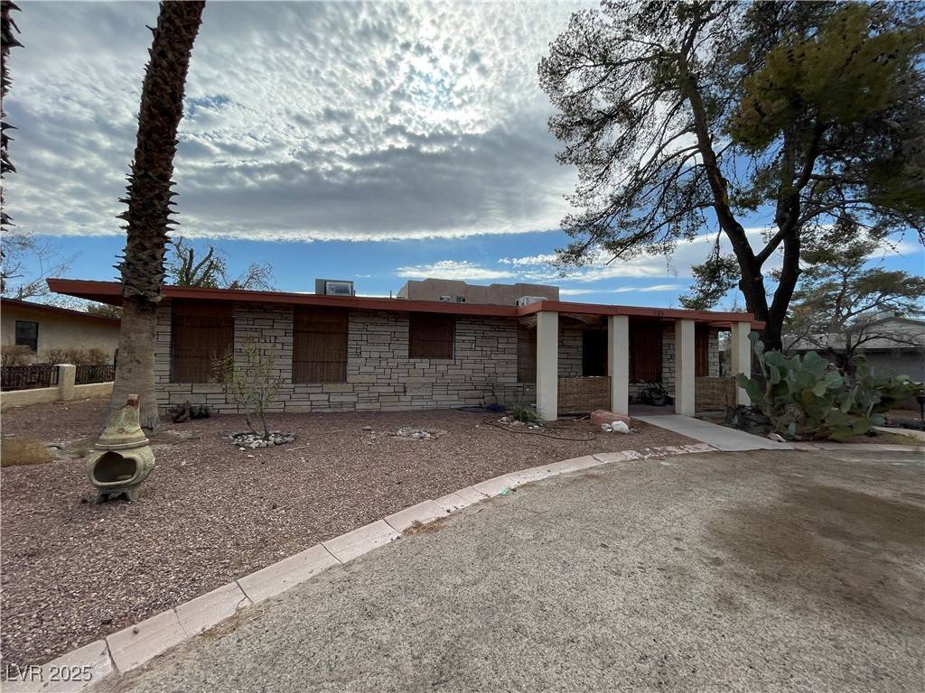 825 Lacy LN, Las Vegas, NV 89107