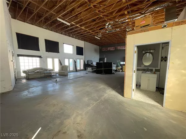 Las Vegas, NV 89107,825 Lacy LN