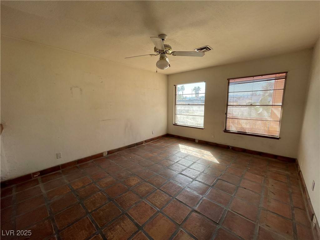 Las Vegas, NV 89107,825 Lacy LN