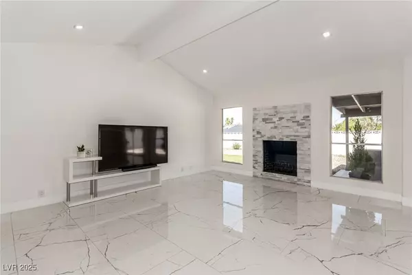 Las Vegas, NV 89103,3826 Edmond ST