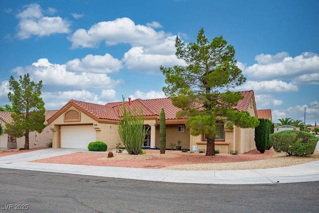 9325 Yucca Blossom DR, Las Vegas, NV 89134