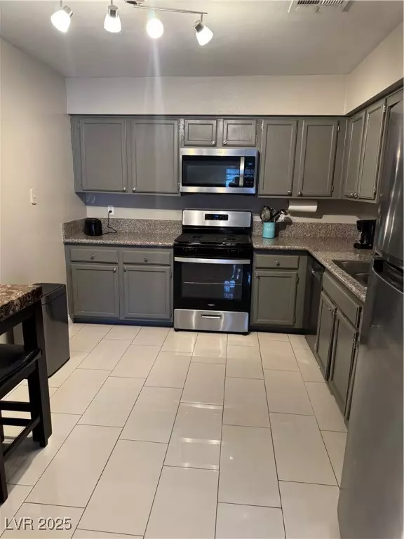 Las Vegas, NV 89108,2137 Petersham CT #D