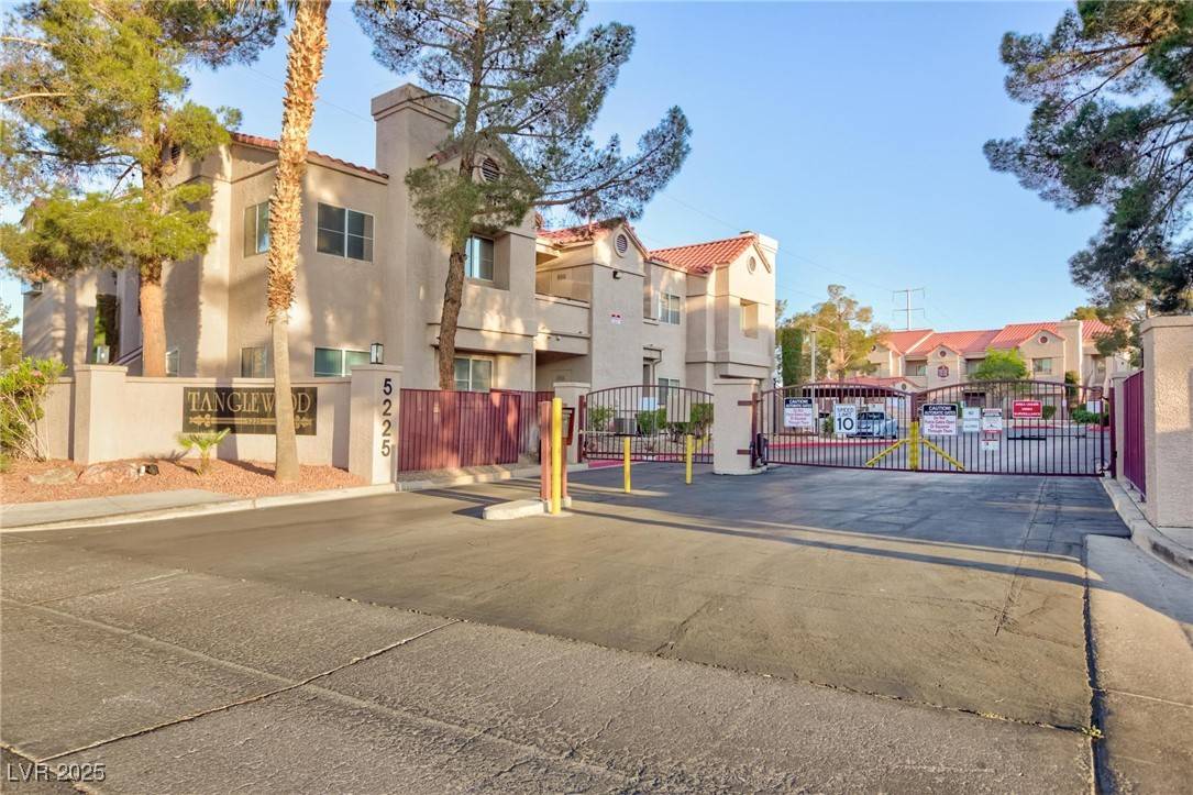 Las Vegas, NV 89118,5225 W Reno AVE #137