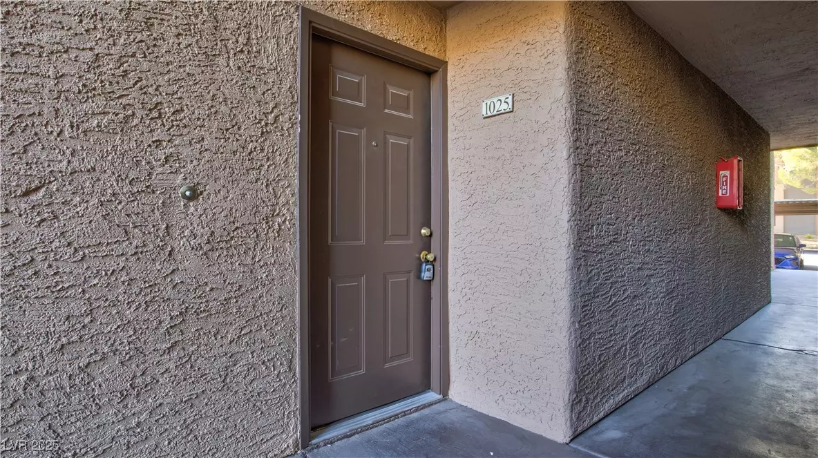 Las Vegas, NV 89117,2200 S Fort Apache RD #1025