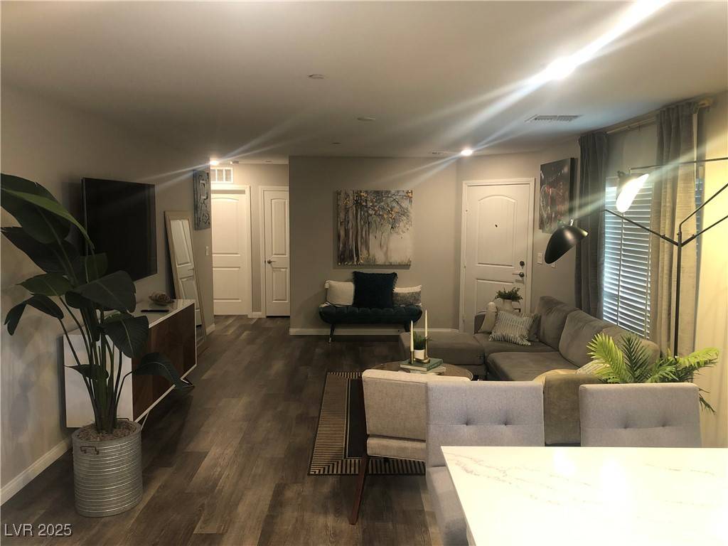 Las Vegas, NV 89130,6594 Secret Grove AVE