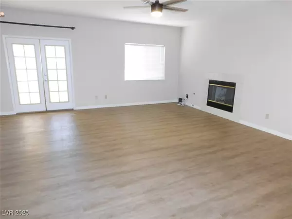 Las Vegas, NV 89145,8301 Boseck DR #115