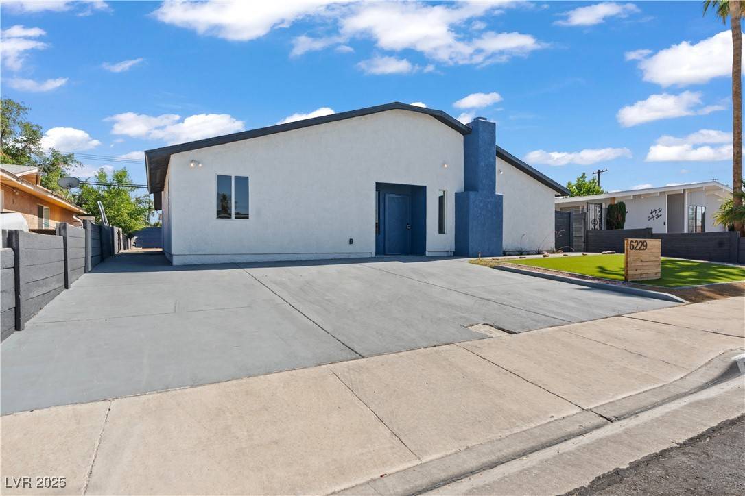 Las Vegas, NV 89107,6229 Cromwell AVE