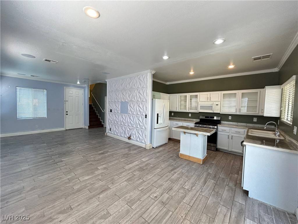 Las Vegas, NV 89139,5846 Lee Fairy CT
