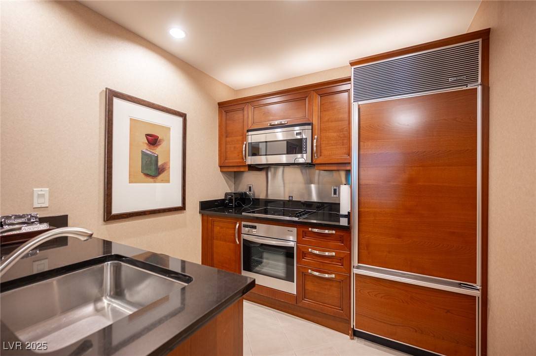 135 E Harmon AVE #414, Las Vegas, NV 89109