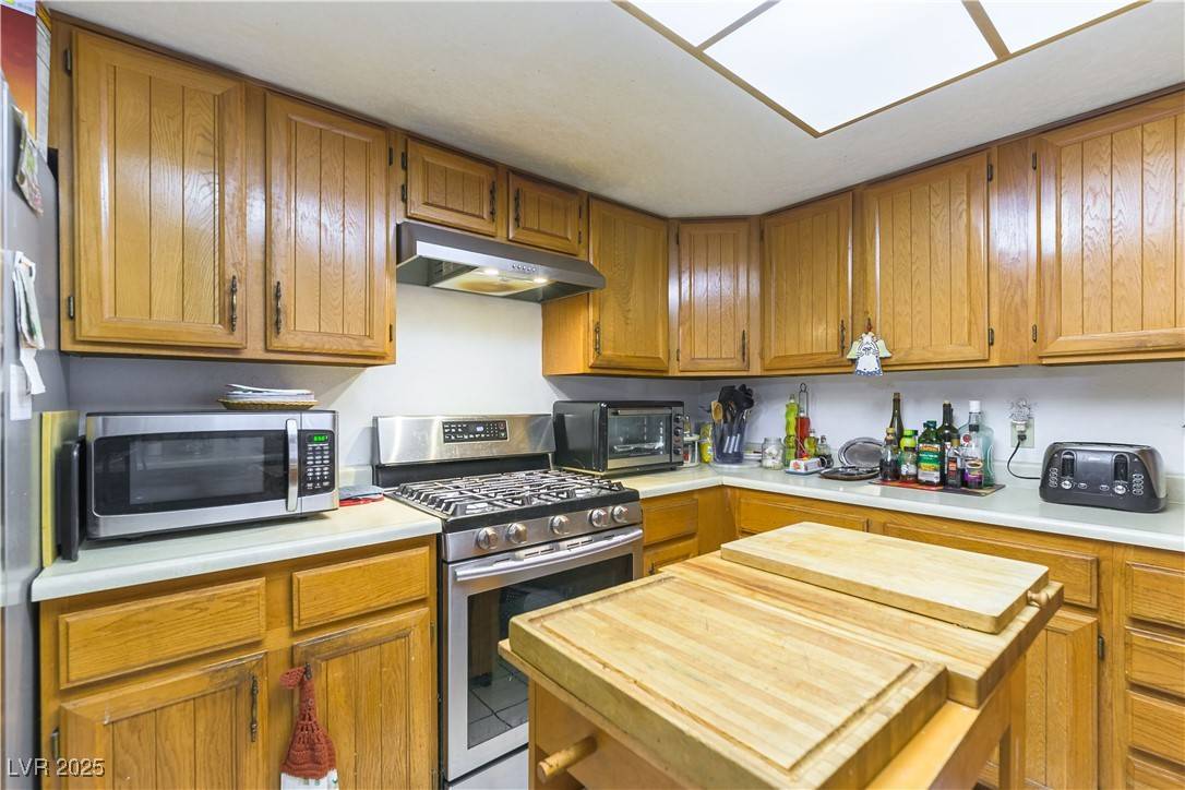Las Vegas, NV 89110,744 Milstead CT