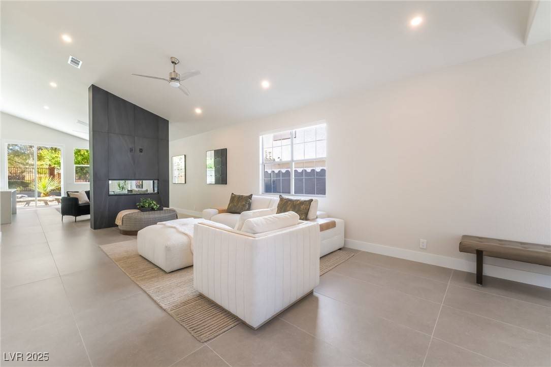 Las Vegas, NV 89117,9332 Sienna Vista DR