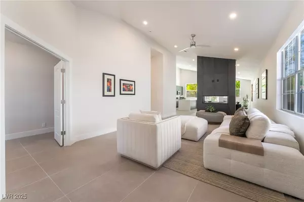 Las Vegas, NV 89117,9332 Sienna Vista DR