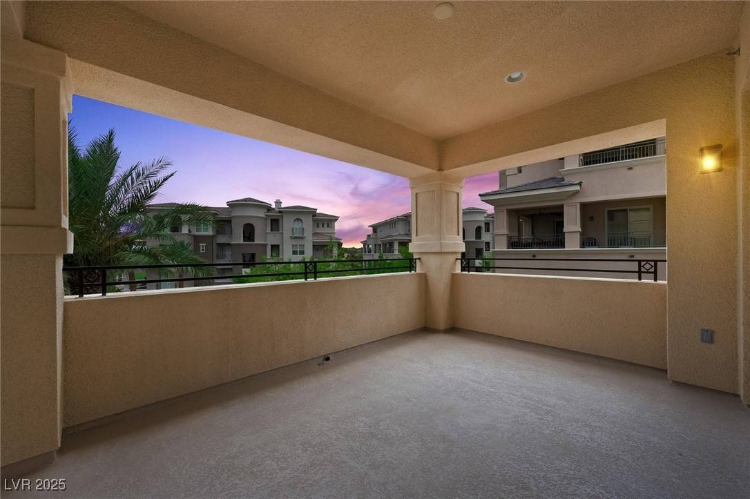 Las Vegas, NV 89144,9207 Tesoras DR #302