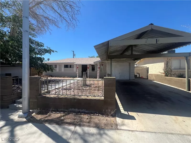 5909 Glen Eagles LN, Las Vegas, NV 89108