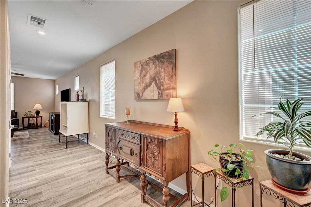 North Las Vegas, NV 89081,6322 Highledge ST