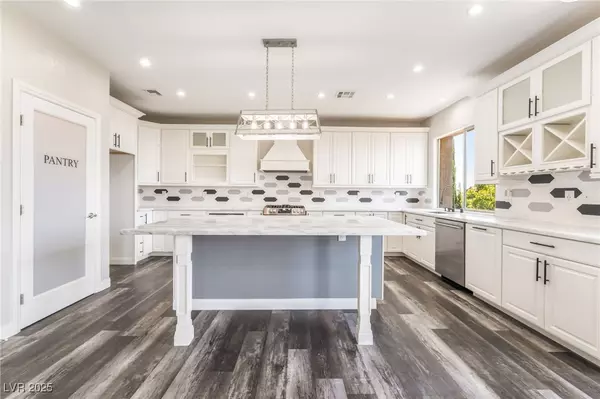 11825 Arenoso DR, Las Vegas, NV 89138