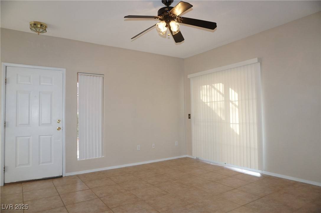 Las Vegas, NV 89144,10525 Autumn Pine AVE #107