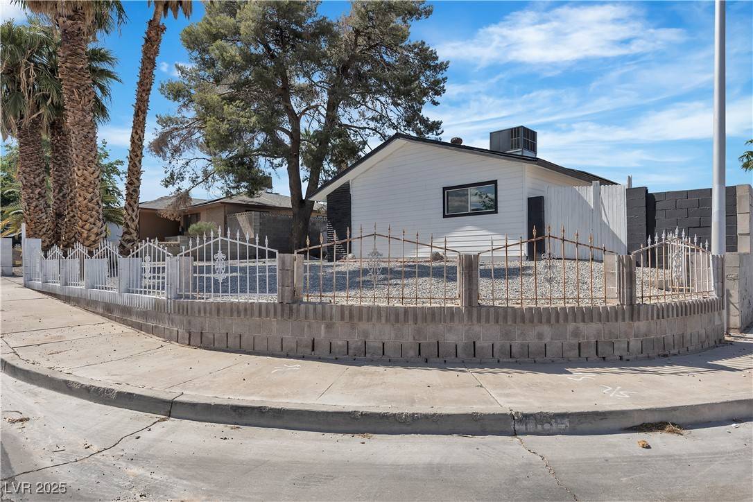 Las Vegas, NV 89121,4186 Toronto CIR