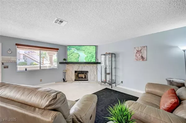 Las Vegas, NV 89128,7952 Diamond Rock WAY #102