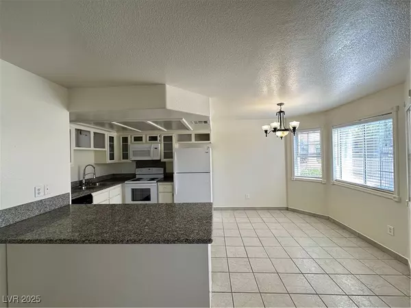 Las Vegas, NV 89117,8410 Eldora AVE #1013