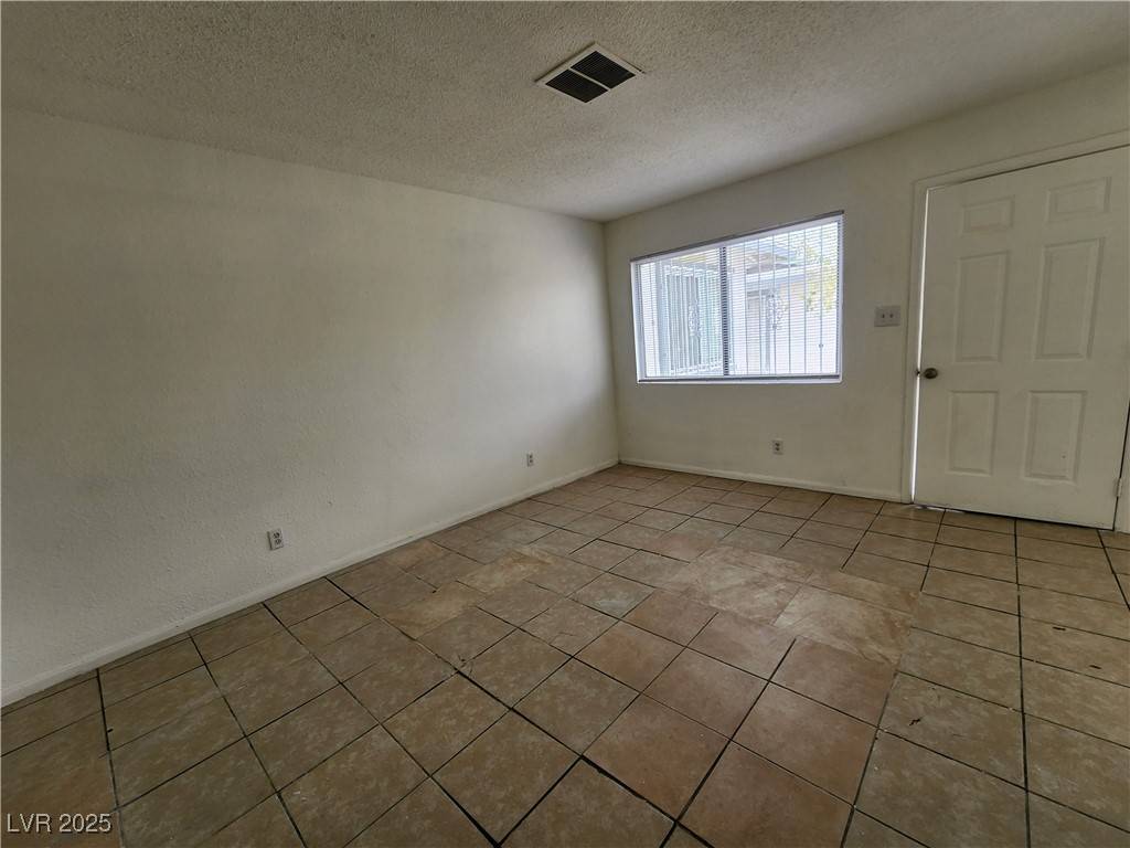 Las Vegas, NV 89101,2513 Cedar AVE #2