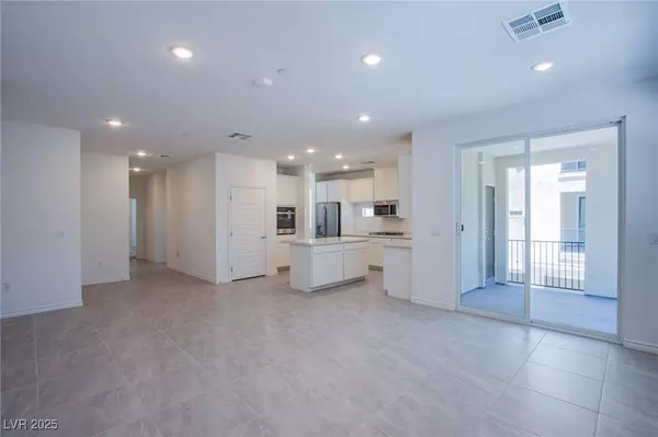 Henderson, NV 89052,2555 Hampton RD #11201