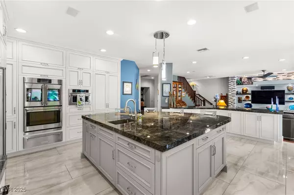 Las Vegas, NV 89117,7428 Doe AVE