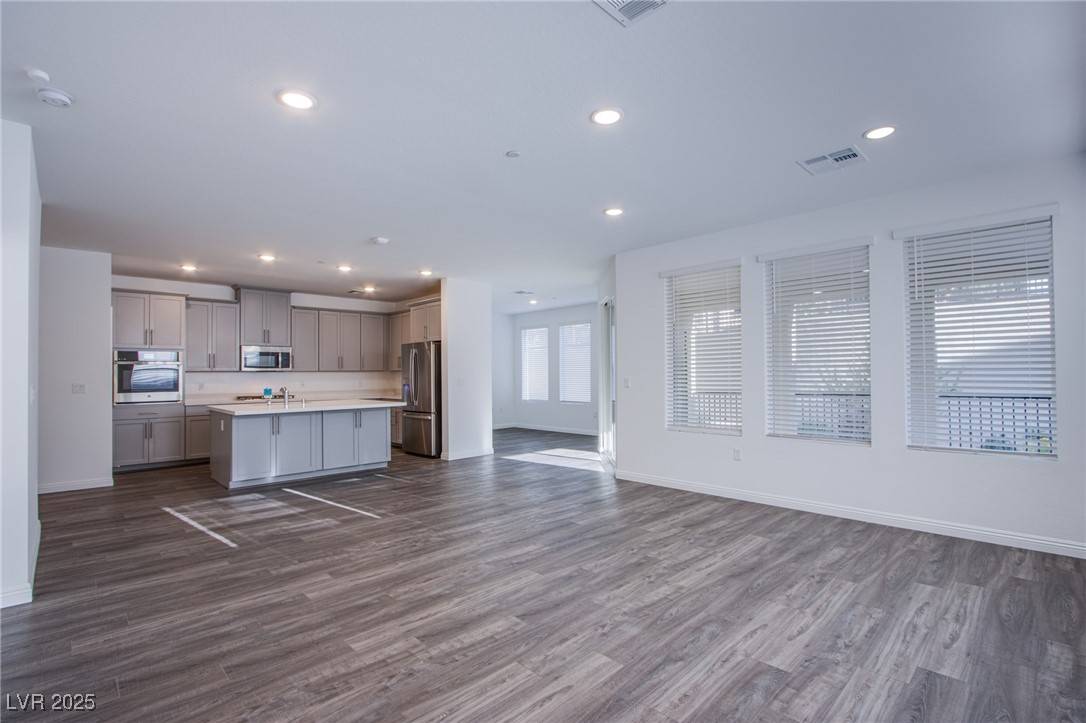 Henderson, NV 89052,2555 Hampton RD #4109