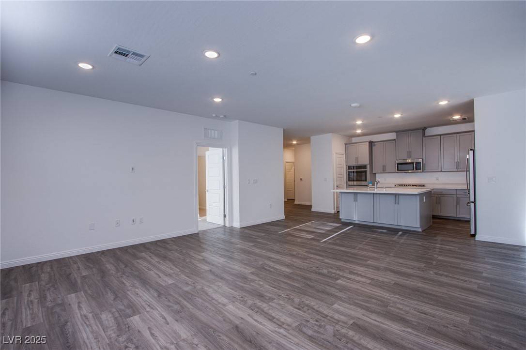 Henderson, NV 89052,2555 Hampton RD #4109