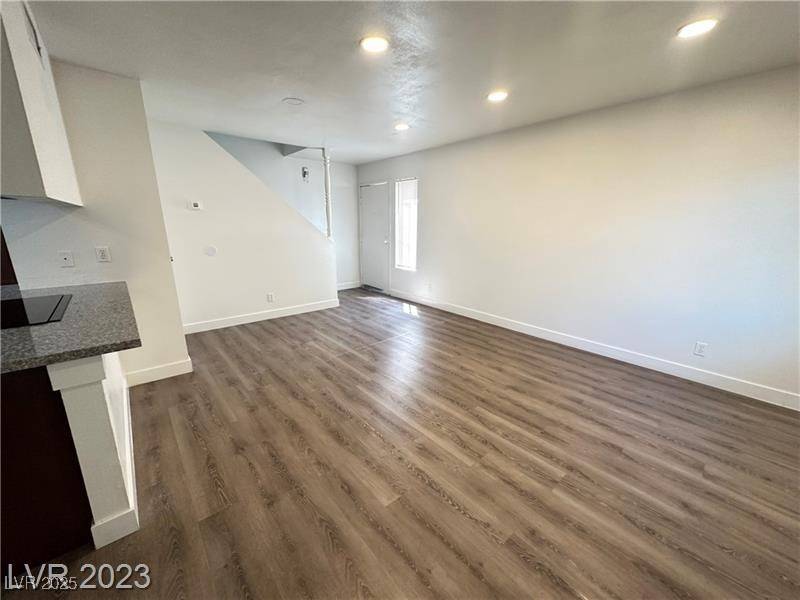 Las Vegas, NV 89119,5167 Greene LN #K