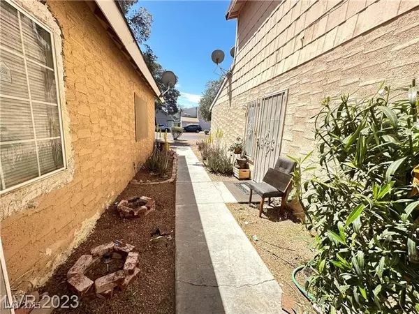 Las Vegas, NV 89119,5167 Greene LN #K