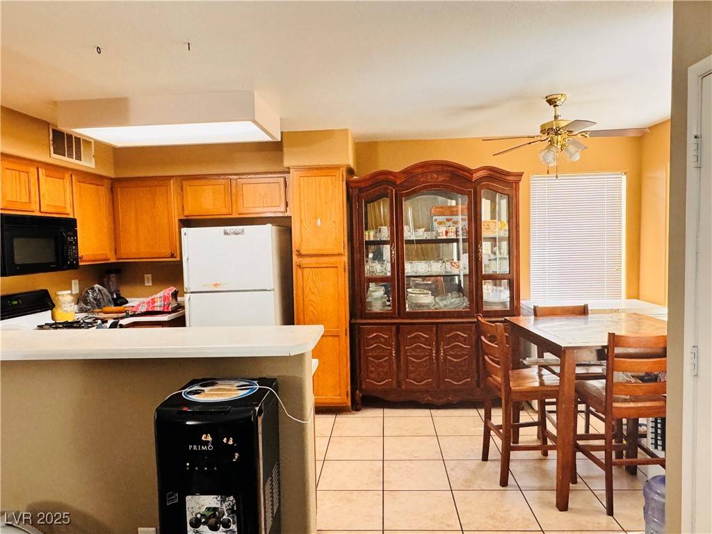 Las Vegas, NV 89120,3425 E Russell RD #139