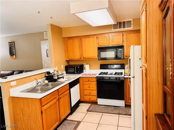 Las Vegas, NV 89120,3425 E Russell RD #139