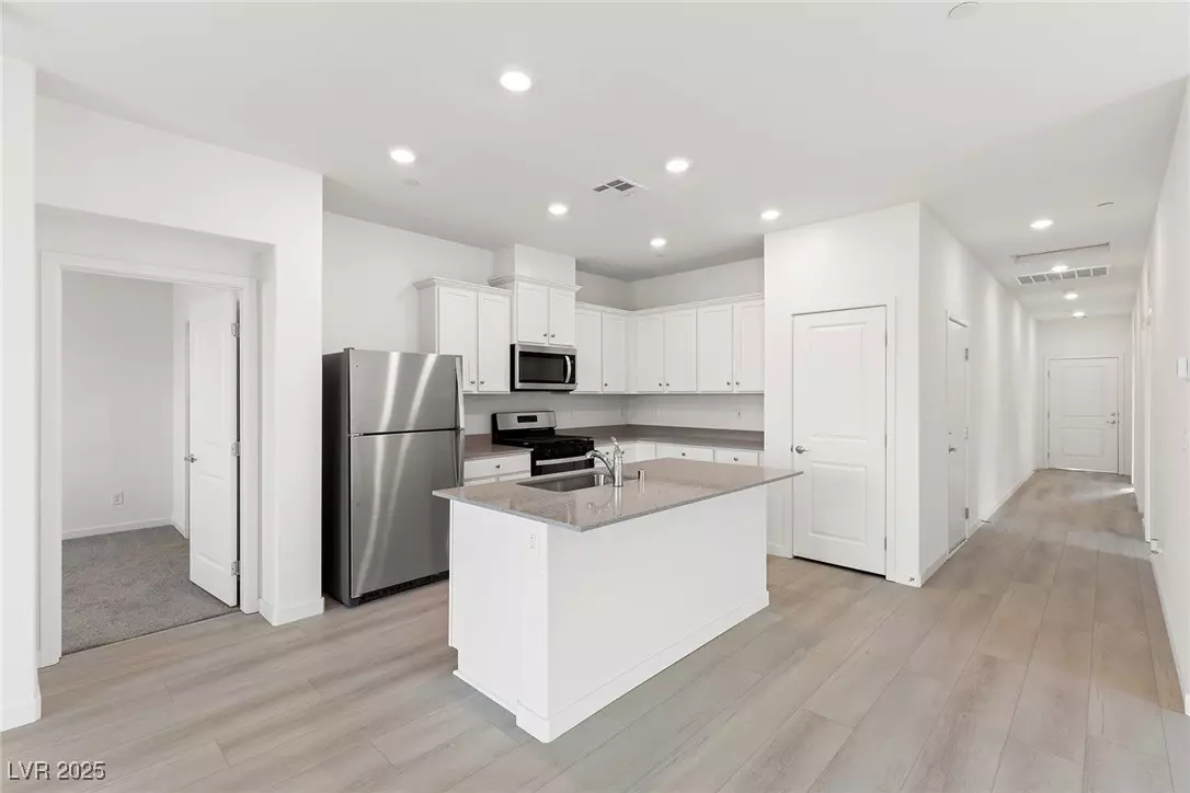 Las Vegas, NV 89156,2733 Avril Point ST
